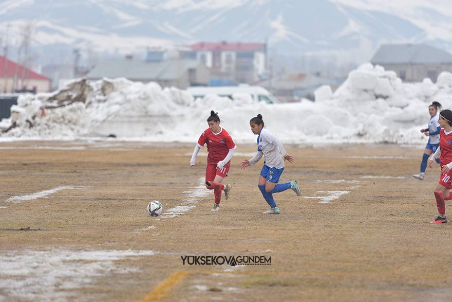 Yüksekova Belediyespor kadın futbol takımı şampiyon oldu 7