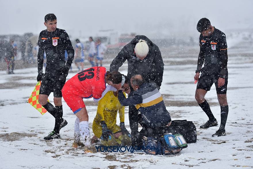 Yüksekova Belediyespor kar ve çamura rağmen kazandı 15