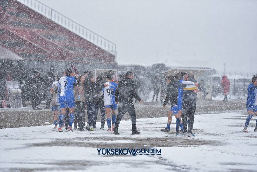 Yüksekova Belediyespor kar ve çamura rağmen kazandı 19