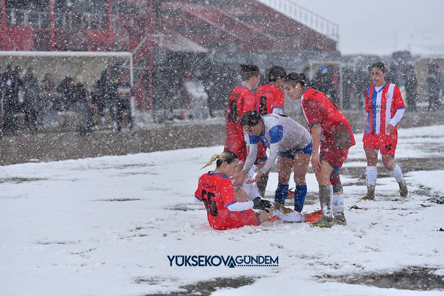 Yüksekova Belediyespor kar ve çamura rağmen kazandı 21