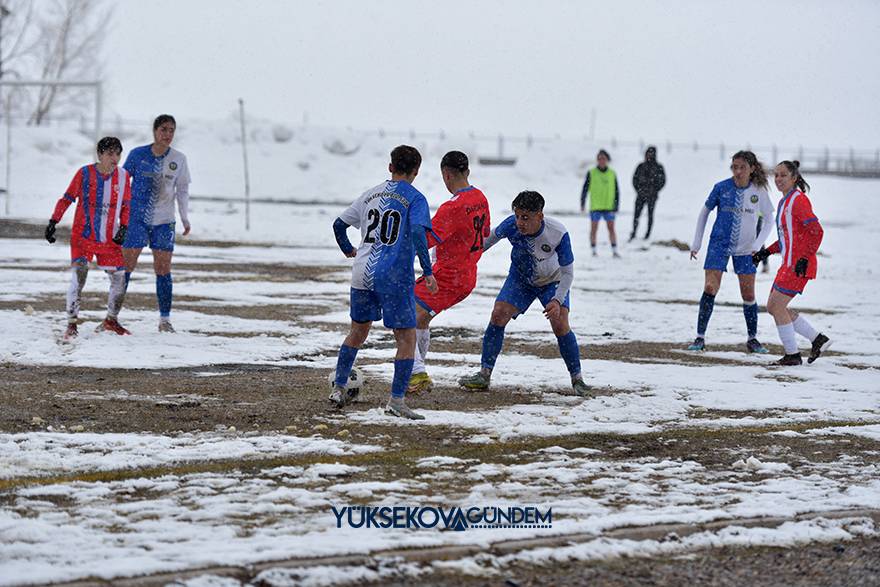 Yüksekova Belediyespor kar ve çamura rağmen kazandı 25