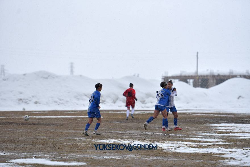 Yüksekova Belediyespor kar ve çamura rağmen kazandı 26