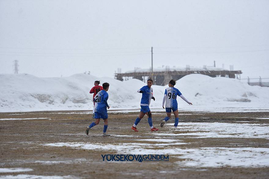 Yüksekova Belediyespor kar ve çamura rağmen kazandı 27