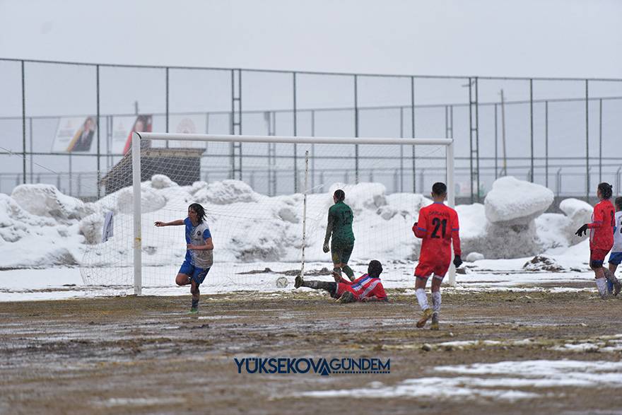 Yüksekova Belediyespor kar ve çamura rağmen kazandı 32