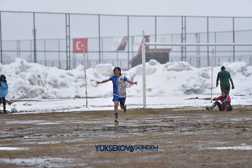 Yüksekova Belediyespor kar ve çamura rağmen kazandı 33