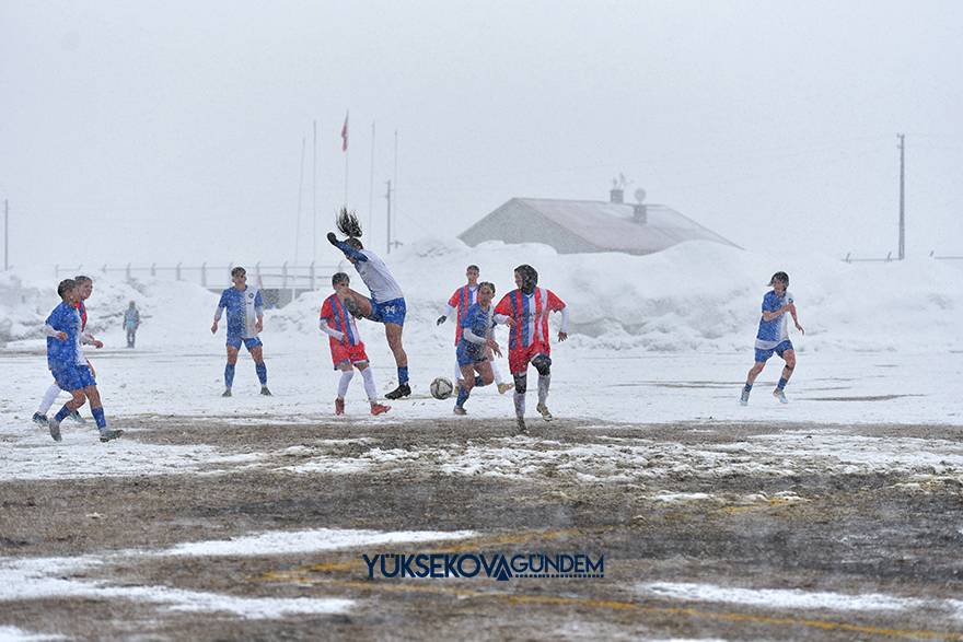 Yüksekova Belediyespor kar ve çamura rağmen kazandı 4