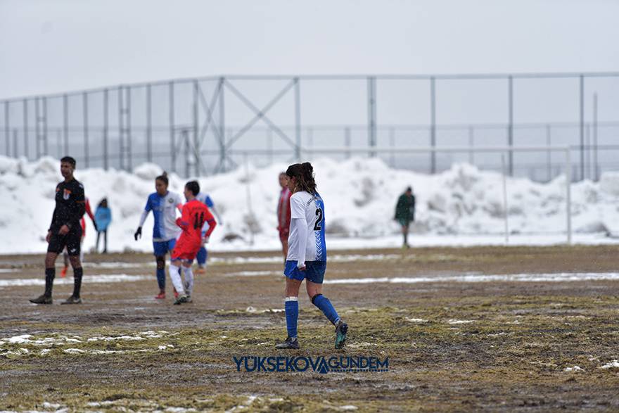 Yüksekova Belediyespor kar ve çamura rağmen kazandı 41