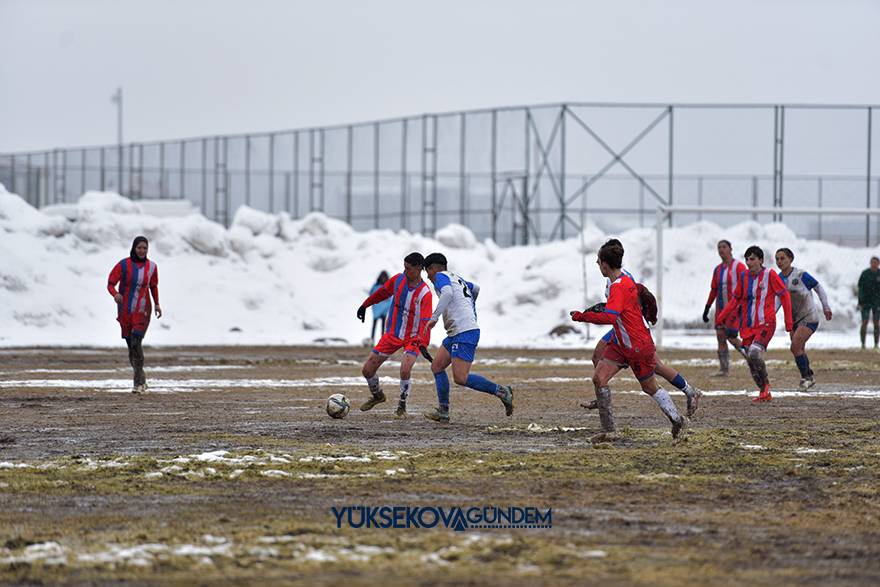 Yüksekova Belediyespor kar ve çamura rağmen kazandı 42