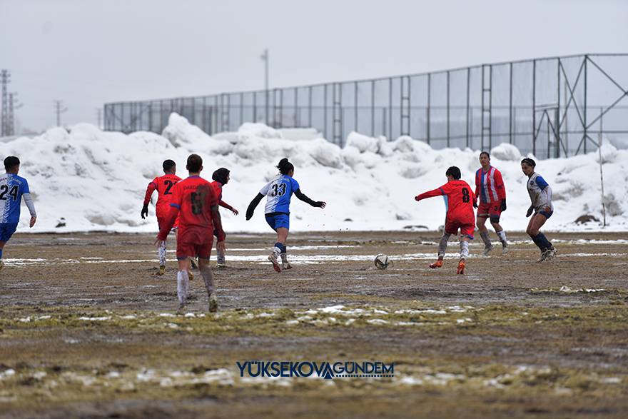 Yüksekova Belediyespor kar ve çamura rağmen kazandı 43