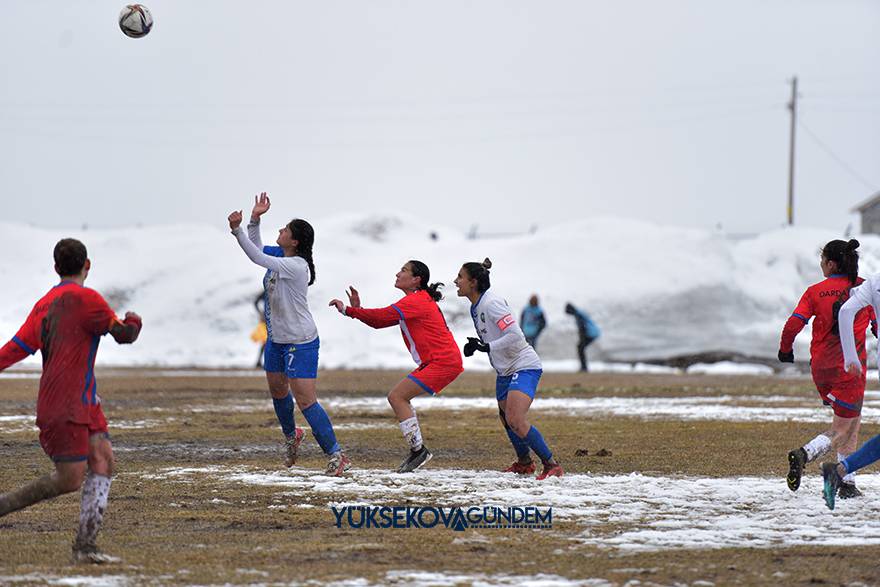 Yüksekova Belediyespor kar ve çamura rağmen kazandı 44