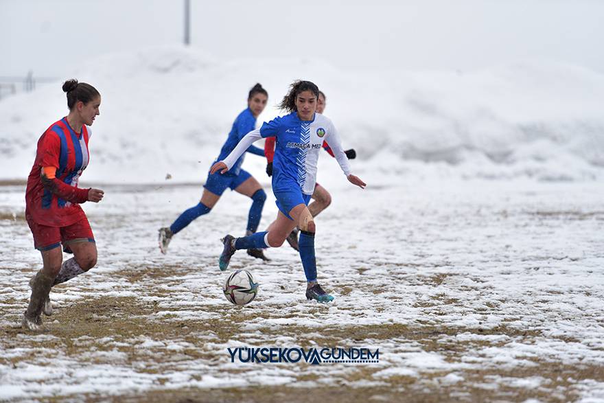 Yüksekova Belediyespor kar ve çamura rağmen kazandı 45