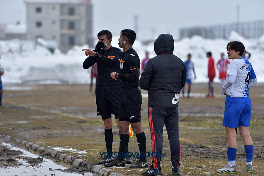 Yüksekova Belediyespor kar ve çamura rağmen kazandı 51