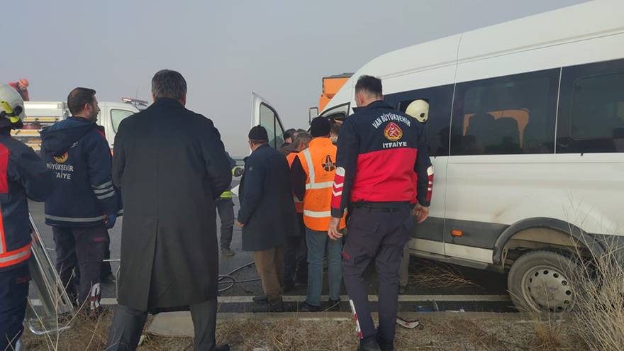 Van’da zincirleme kazalarda can pazarı: 1 ölü, 51 yaralı 4