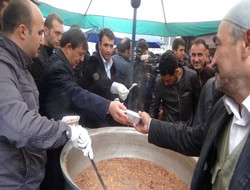 Hakkari emniyeti aşure dağıttı