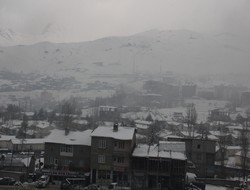 Hakkari'de 7 köy, 14 mezra yolu kapandı