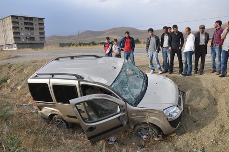 Yüksekova'da kaza 2 Yaralı