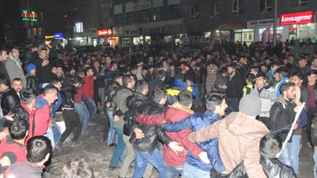 Hakkari'de Kobani Kutlaması