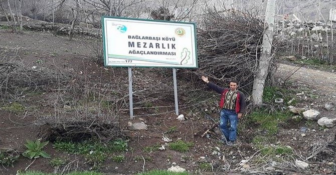 Hakkari'de 15 köyün mezarlığına tabela dikildi