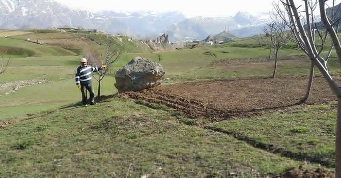 Yol yapım çalışmaları tarım arazilerine zarar verdi