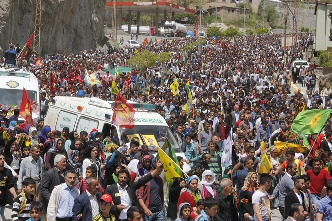 Hakkari halkı YPG’li Koç ve Dayanı son yolculuğuna uğurladı