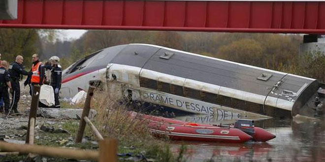 Fransa’da hızlı tren raydan çıktı