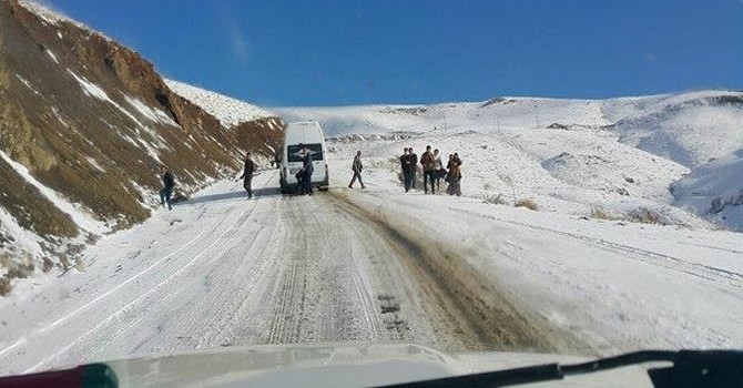 Hakkari 2200 rakımlı şivekür tepesi geçit vermedi