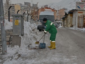 Hakkari Belediyesi işçilerinin zorlu mesaisi