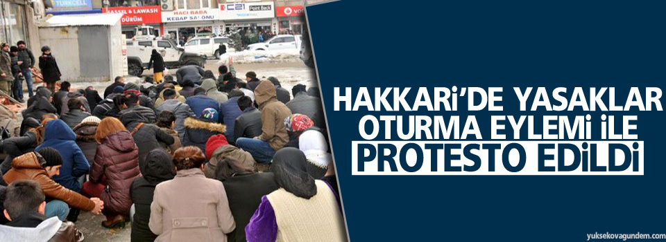 Hakkari'de yasaklar oturma eylemi ile protesto edildi