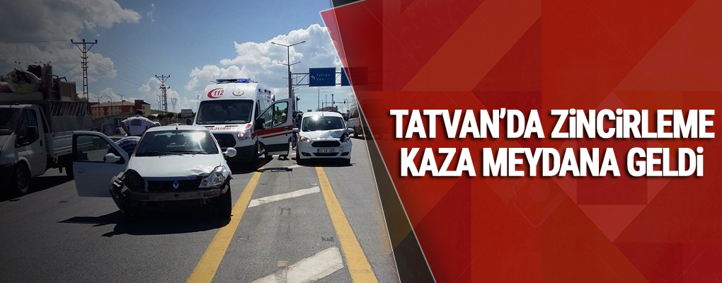 Tatvan'da zincirleme kaza: 5 araç bir birine girdi