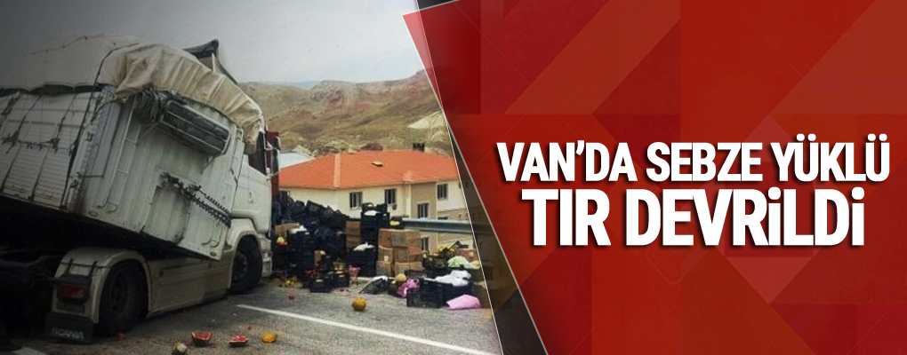 Van'da Sebze Yüklü Tır Devrildi