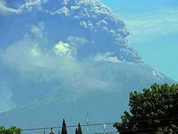 Nikaragua'da San Cristobal yanardağı uyandı