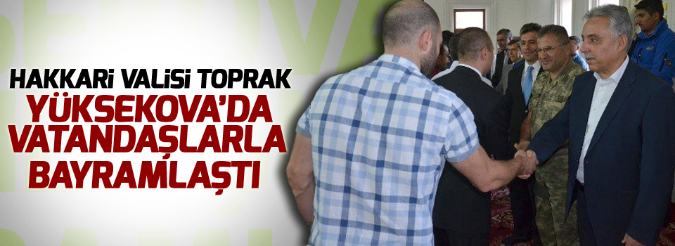 Hakkari valisi Toprak Yüksekova’da vatandaşlarla bayramlaştı