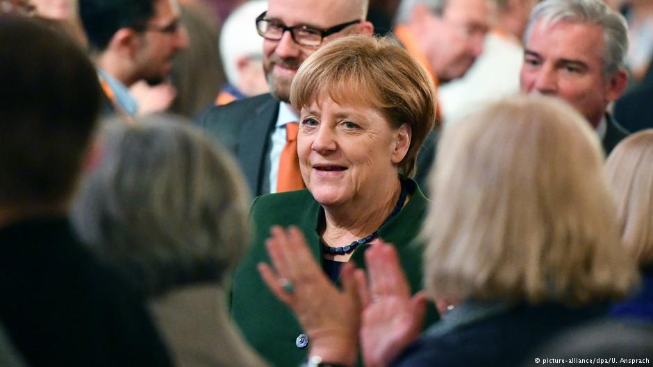 Partililer Merkel'i terletti