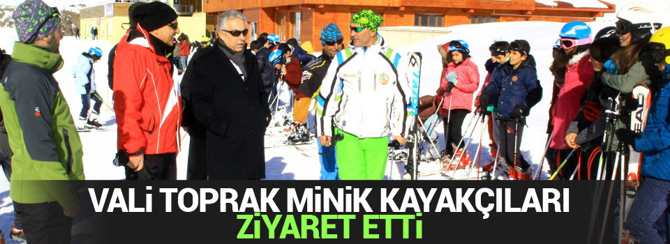 Vali Toprak minik kayakçıları ziyaret etti