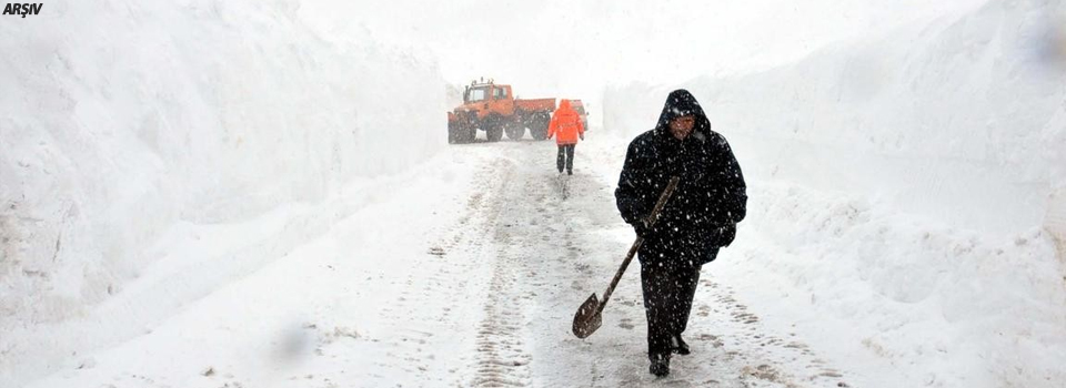 Van-Hakkari karayoluna çığ düştü