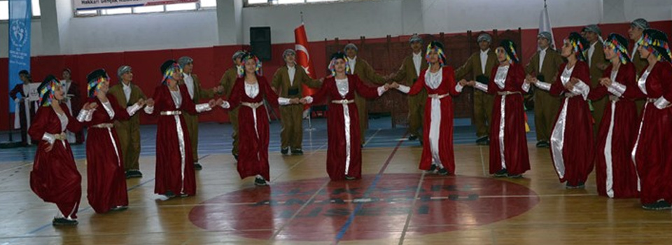 Hakkari’de halk oyunları yarışması yapıldı