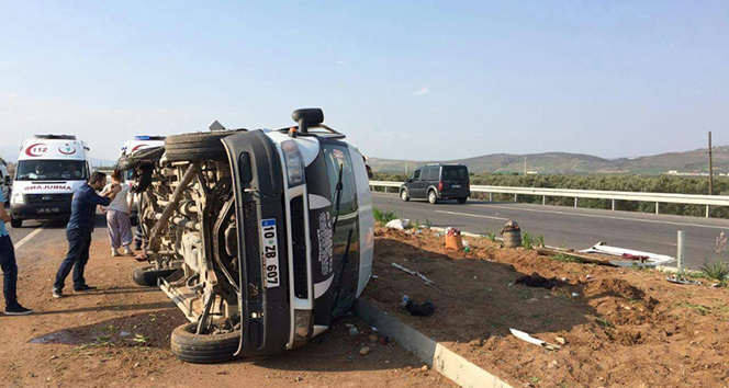 Minibüs devrildi: 17 yaralı