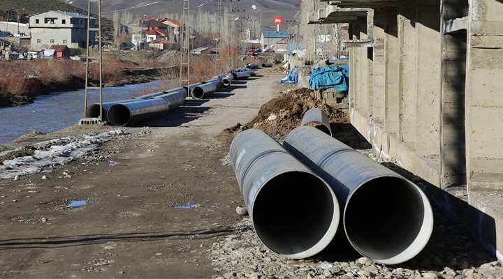 İçme suyu ana şebeke boruları çalışma sahasına indirildi