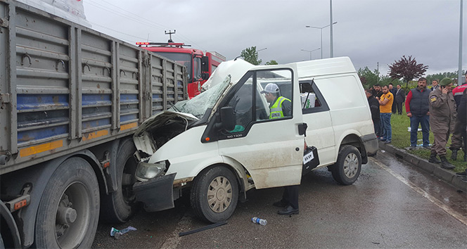 Düğün dönüşü kaza: 1 ölü, 8 yaralı