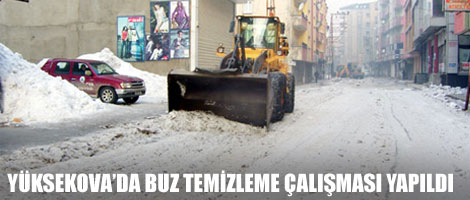 Yüksekova'da Buz Temizleme Çalışması