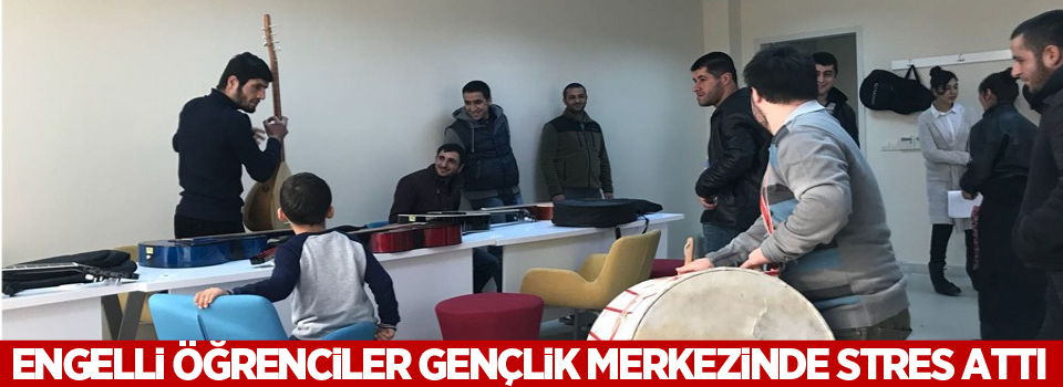 Engelli Öğrenciler Gençlik Merkezinde Stres Attı