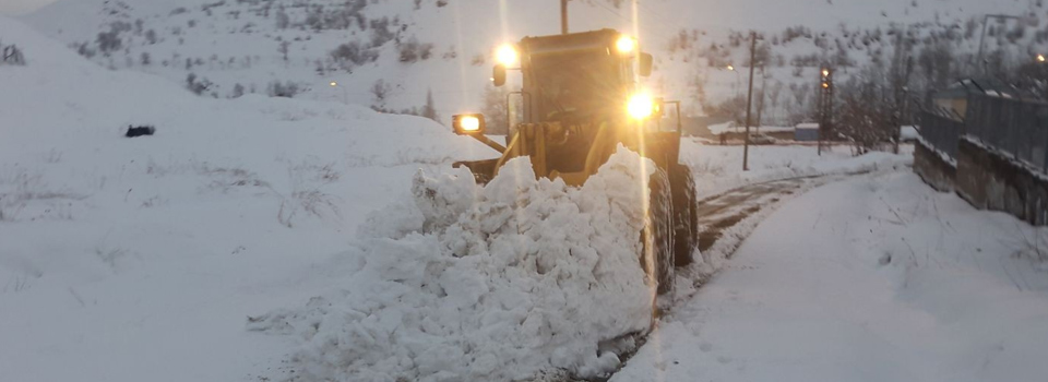 Hakkari’de yol açma çalışması