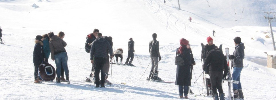 Hakkari'deki kayak merkezi haftasonuları doluyor