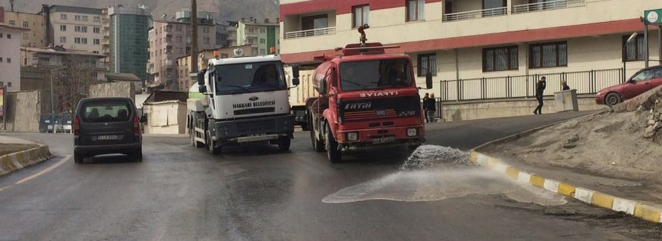 Hakkari caddeleri tazyikli suyla yıkandı