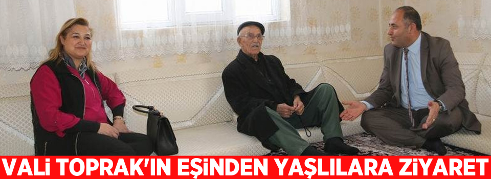 Vali Toprak'ın eşinden yaşlılara ziyaret