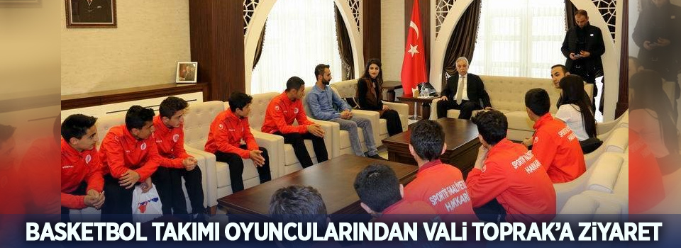 Basketbol takımı oyuncularından Vali Toprak’a ziyaret