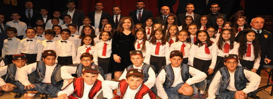 Yüksekova'da 'Umut Korosu'ndan Konser