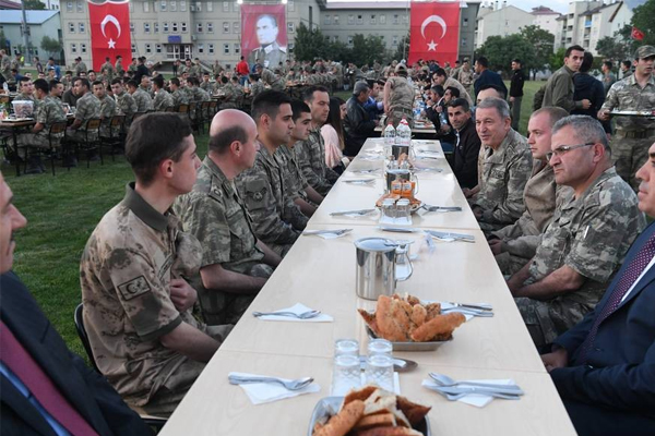 Genelkurmay Başkanı Akar, Yüksekova'daydı