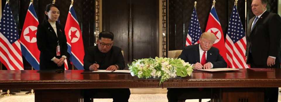 Trump ile Kim Jong-un'dan imza