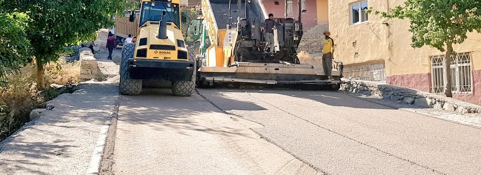 Hakkari’deki caddeler asfalta hazırlanıyor